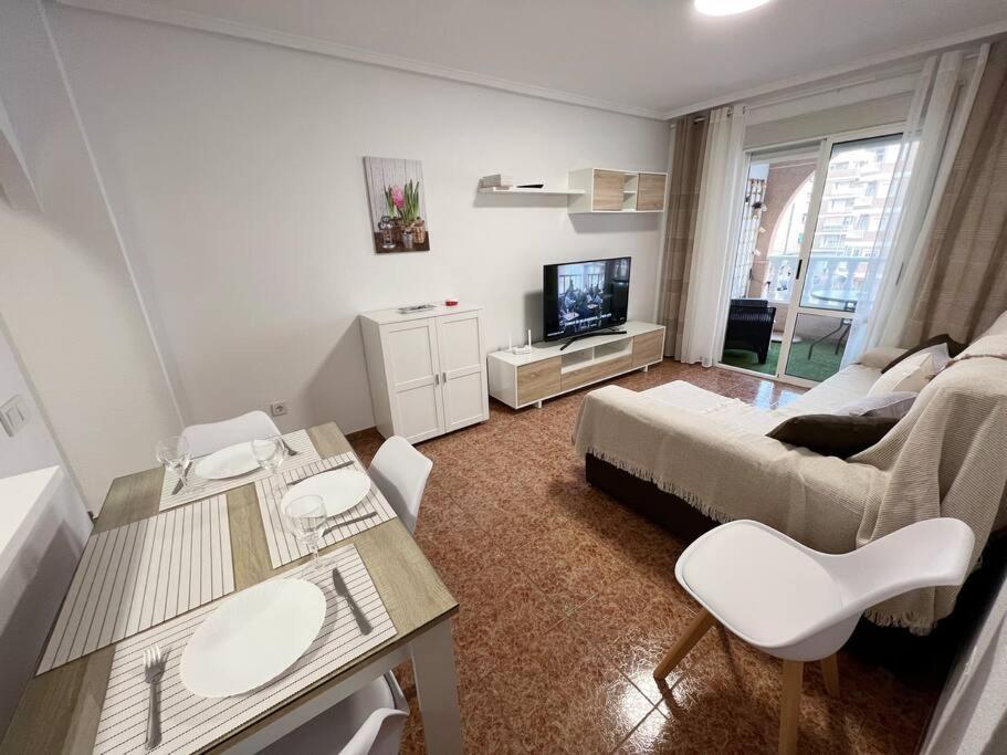 Nice And Central Apartment Torrevieja Esterno foto