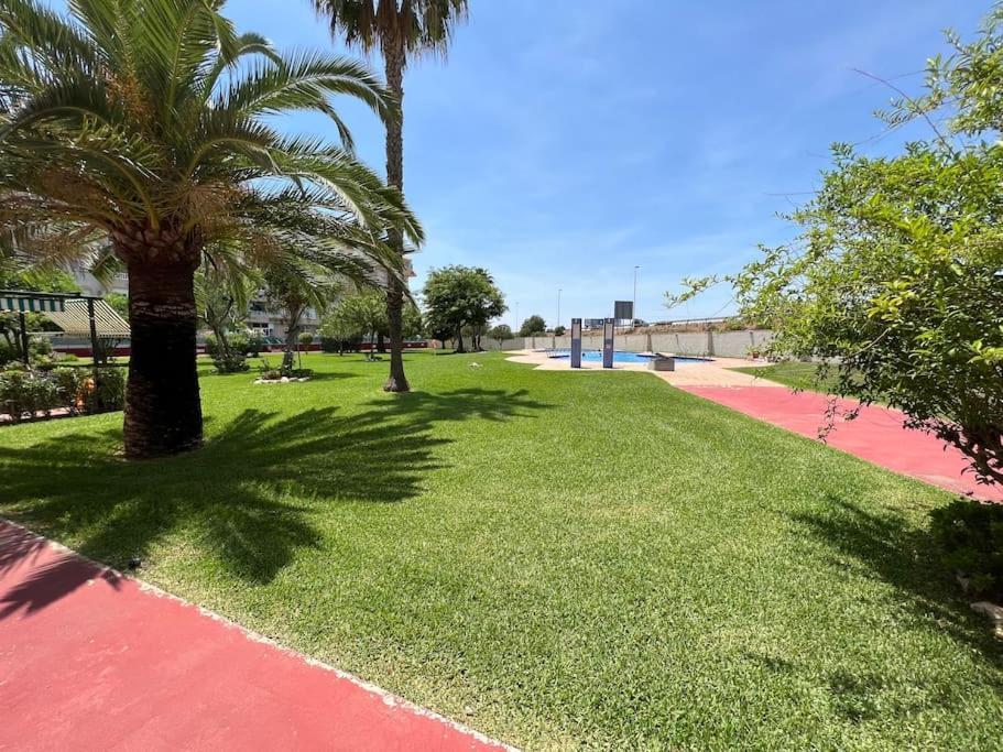 Nice And Central Apartment Torrevieja Esterno foto