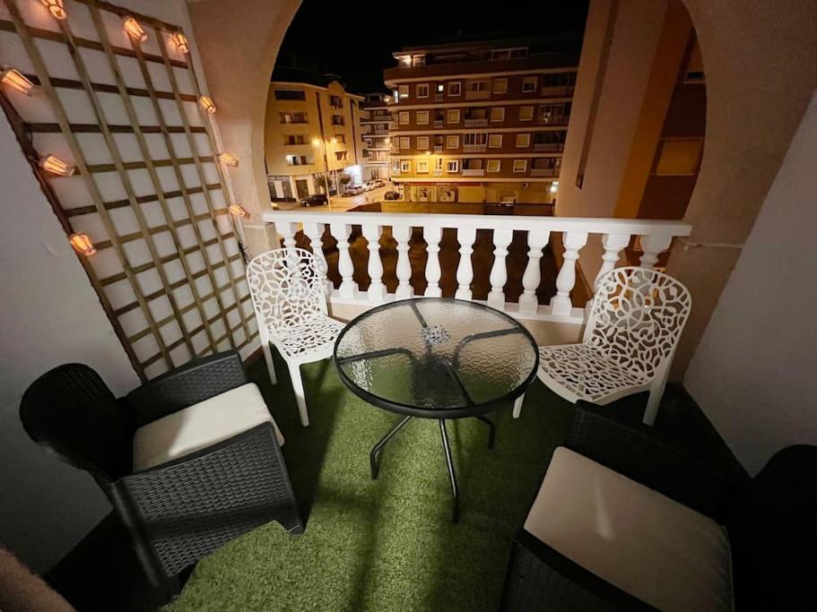 Nice And Central Apartment Torrevieja Esterno foto