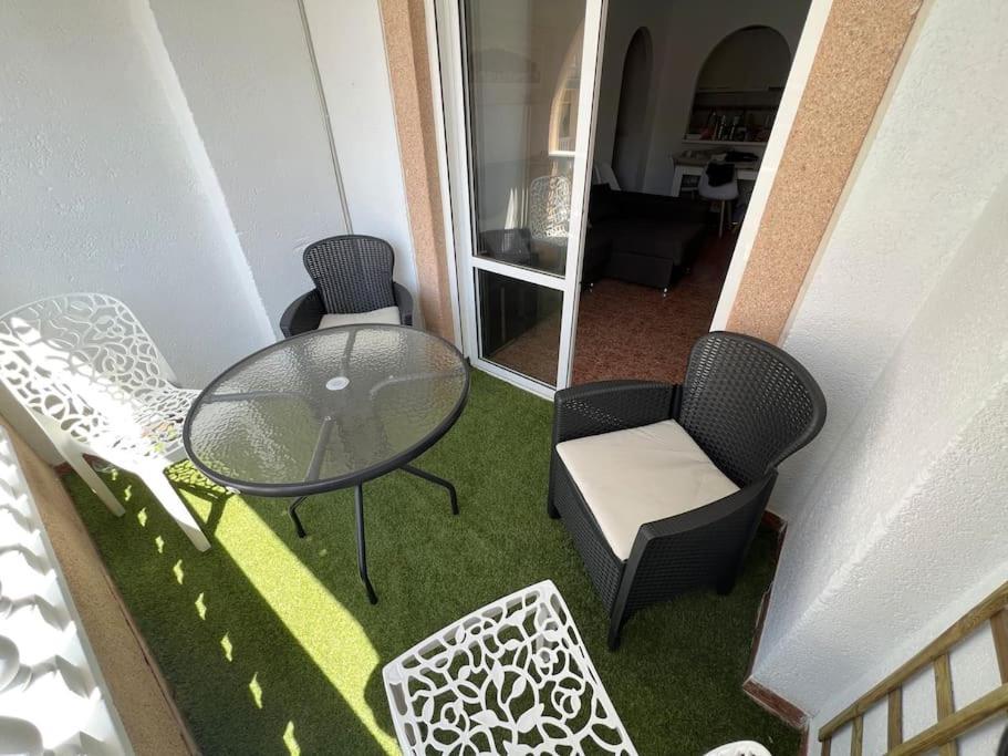 Nice And Central Apartment Torrevieja Esterno foto