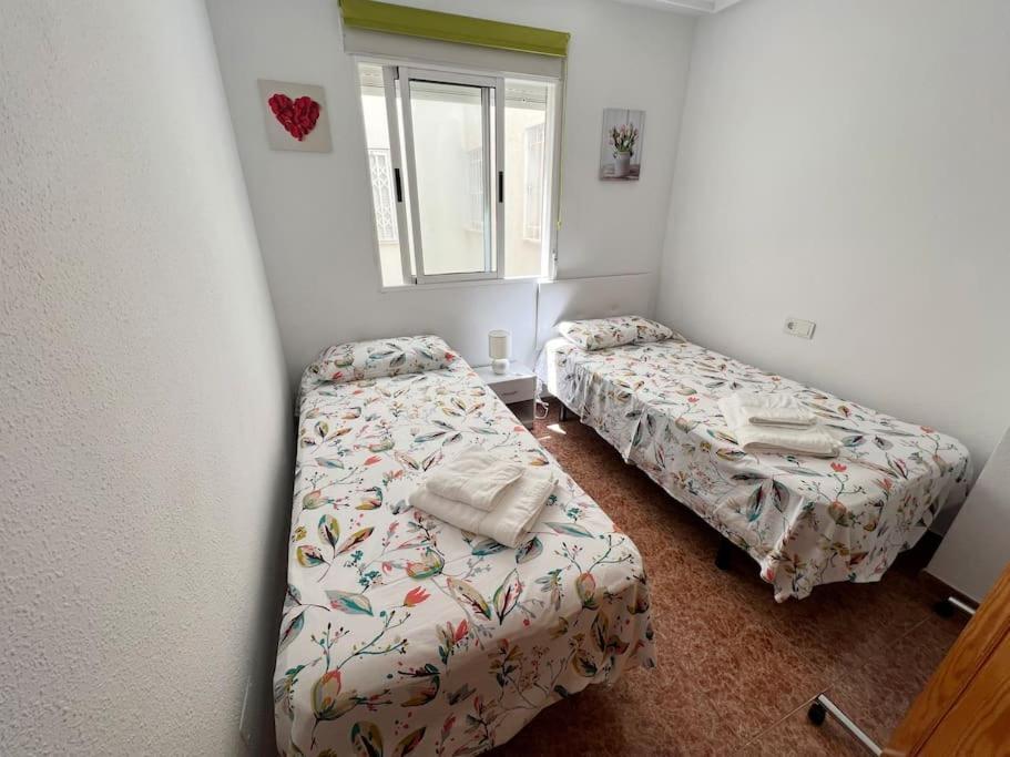 Nice And Central Apartment Torrevieja Esterno foto