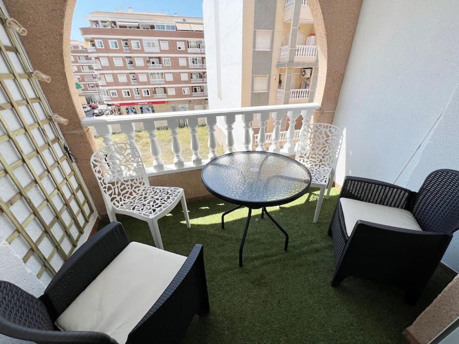 Nice And Central Apartment Torrevieja Esterno foto